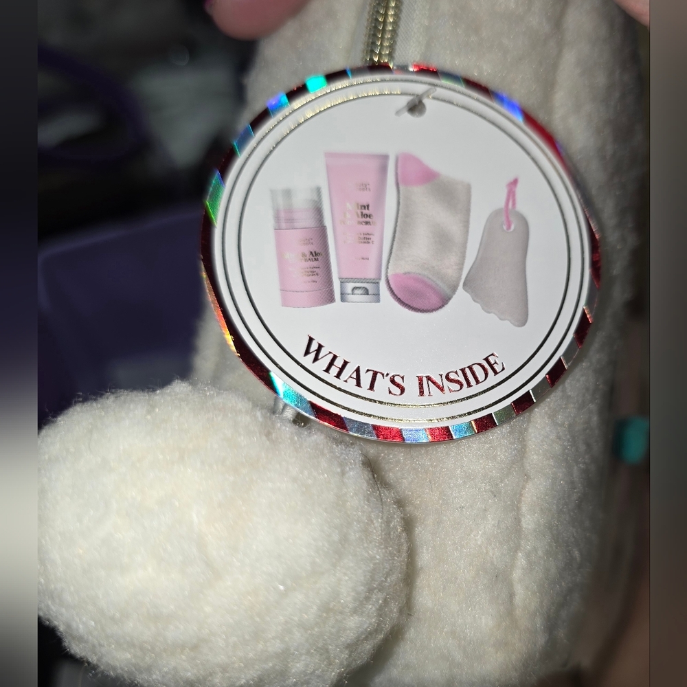 Beauty Concepts Relaxation Collection - Pink Foot Care Set with Cozy Socks - Picture 7 of 7